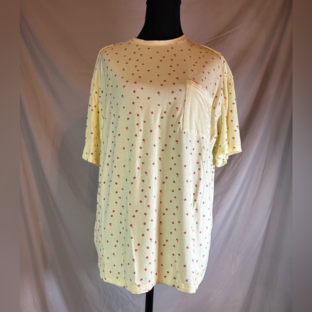 White Fox Boutique‎ Yellow Strawberry Knit Tee 🍓